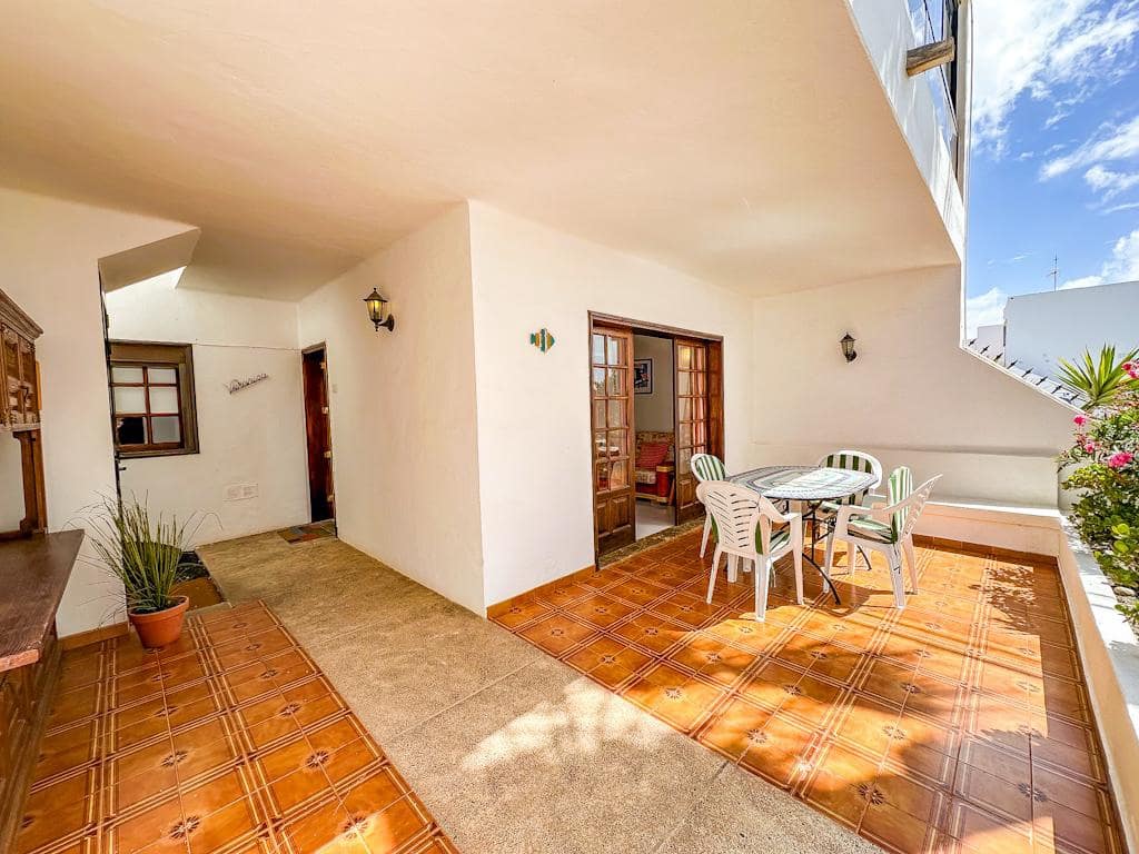 2 soveværelse Lejlighed til salg i Puerto del Carmen med swimmingpool - € 315.000 (Ref: 9761800)