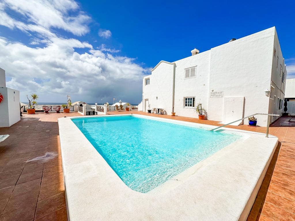 2 soveværelse Lejlighed til salg i Puerto del Carmen med swimmingpool - € 315.000 (Ref: 9761800)