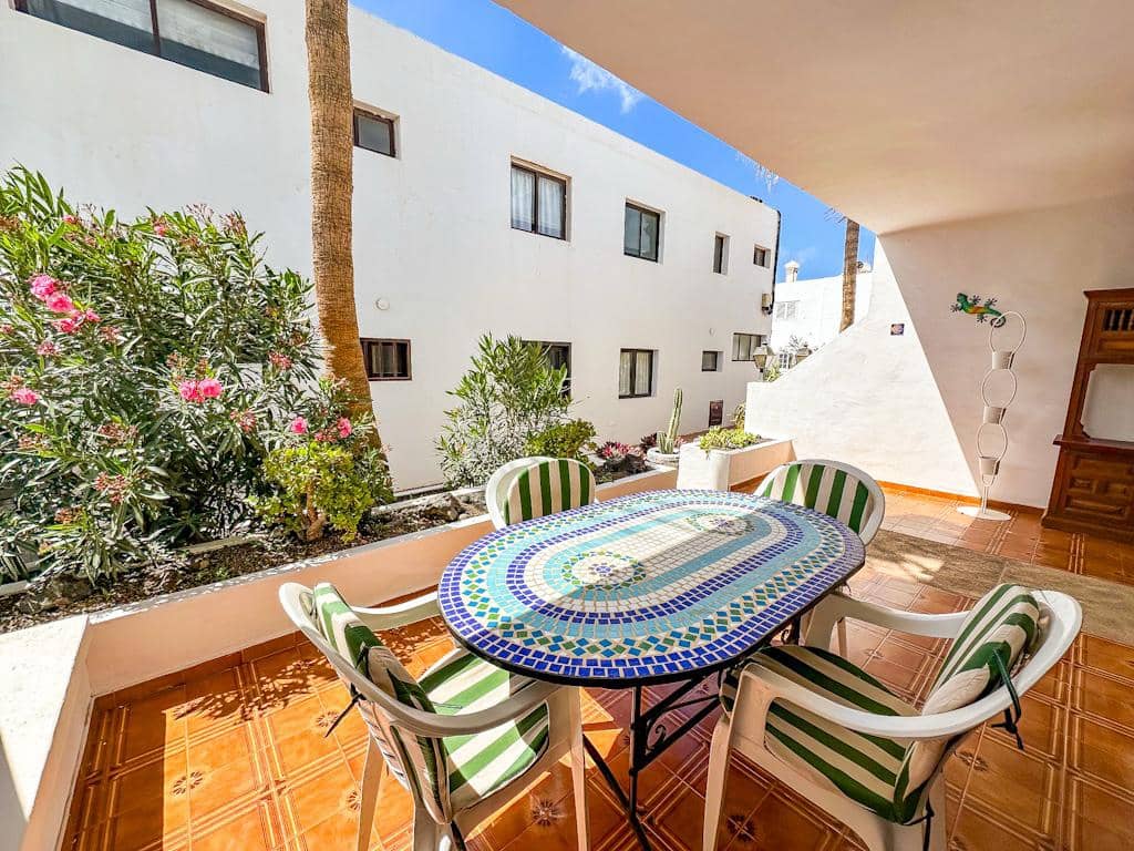 2 soveværelse Lejlighed til salg i Puerto del Carmen med swimmingpool - € 315.000 (Ref: 9761800)