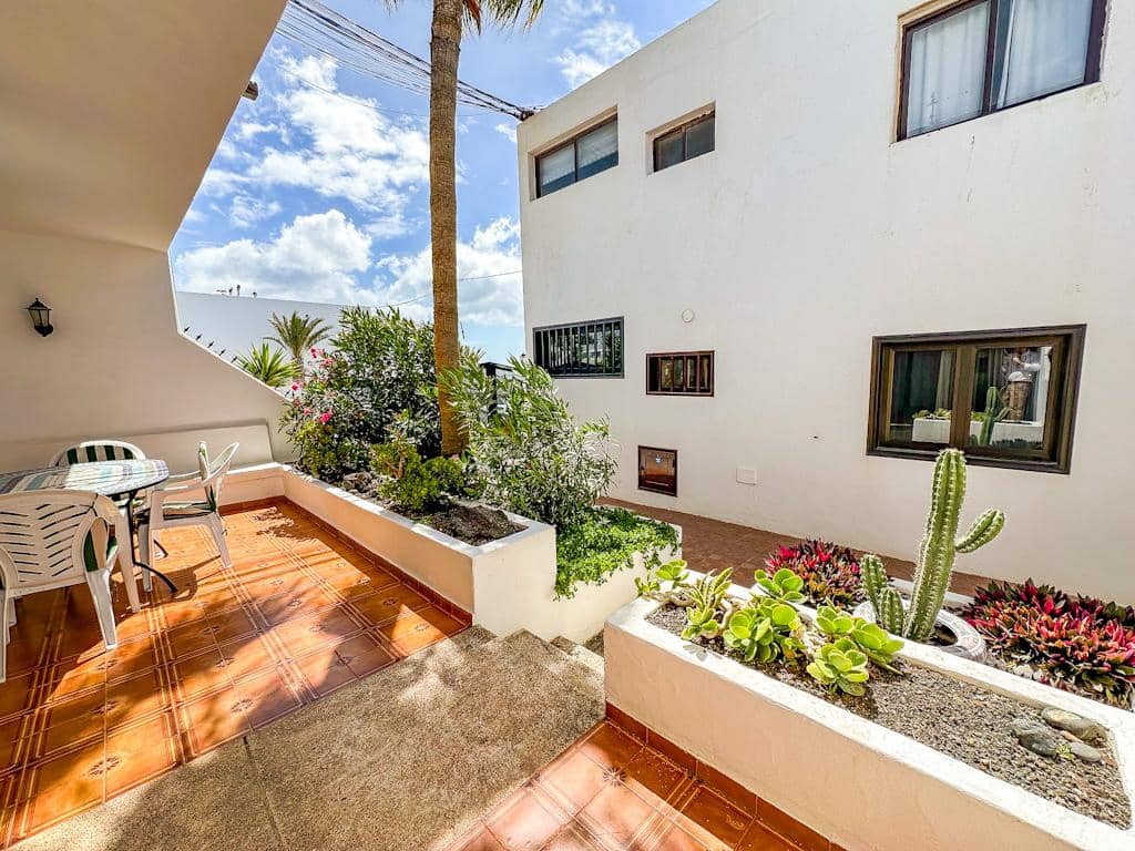 2 soveværelse Lejlighed til salg i Puerto del Carmen med swimmingpool - € 315.000 (Ref: 9761800)