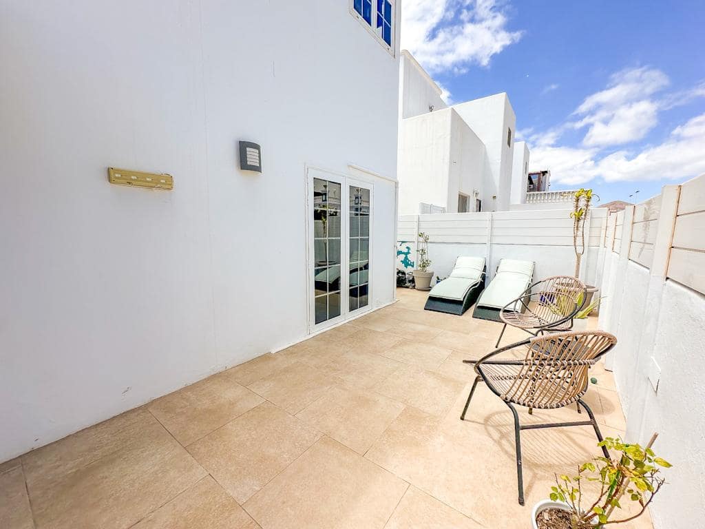 3 soverom Villa til salgs i Puerto del Carmen med svømmebasseng - € 495 000 (Ref: 9815708)