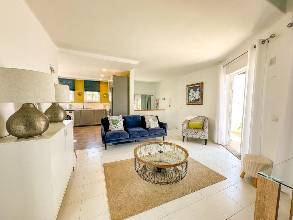 3 soverom Villa til salgs i Puerto del Carmen med svømmebasseng - € 495 000 (Ref: 9815708)
