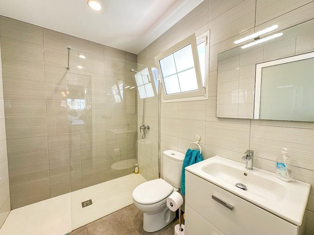 3 soverom Villa til salgs i Puerto del Carmen med svømmebasseng - € 495 000 (Ref: 9815708)