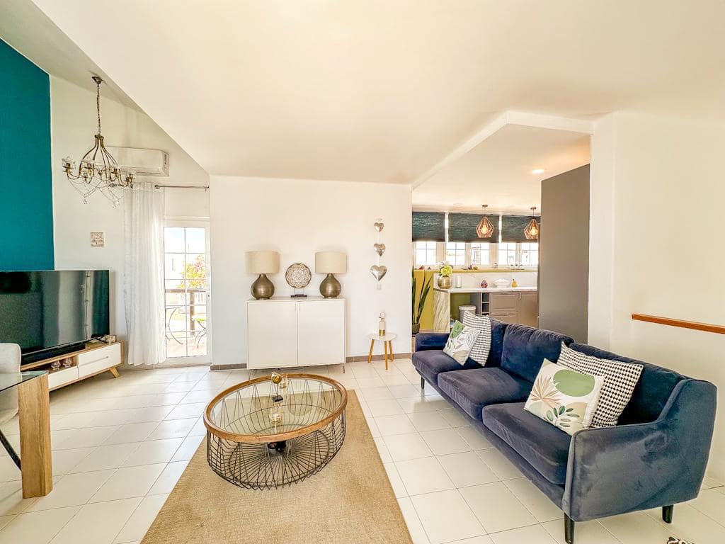 3 soverom Villa til salgs i Puerto del Carmen med svømmebasseng - € 495 000 (Ref: 9815708)