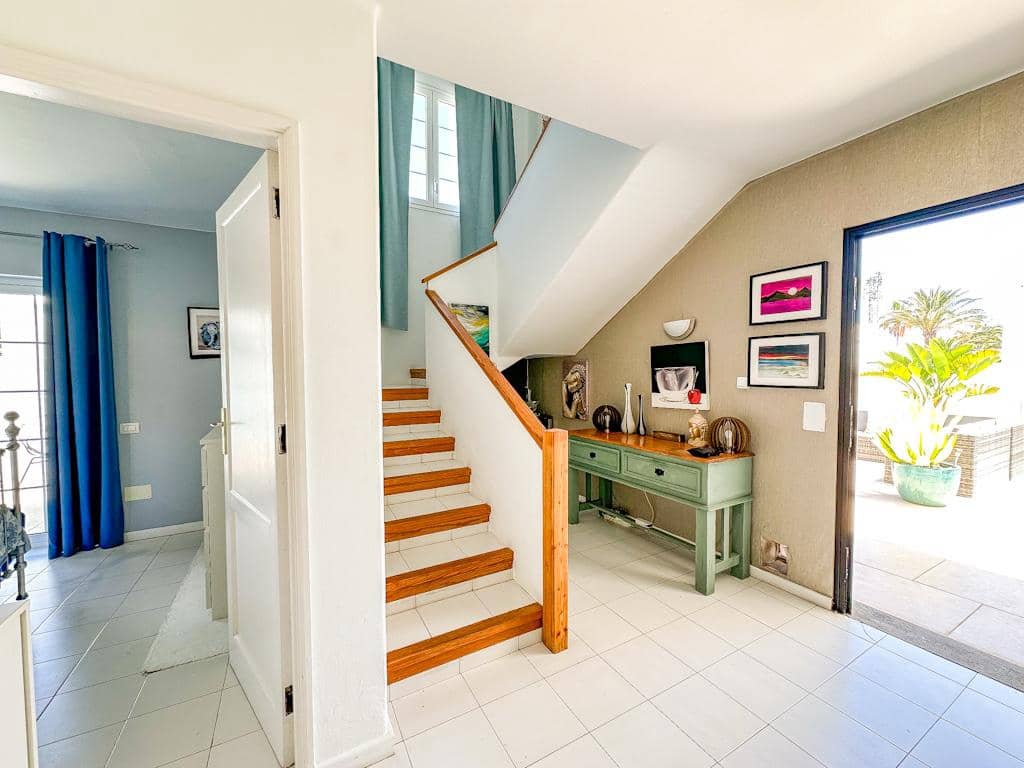 3 soverom Villa til salgs i Puerto del Carmen med svømmebasseng - € 495 000 (Ref: 9815708)