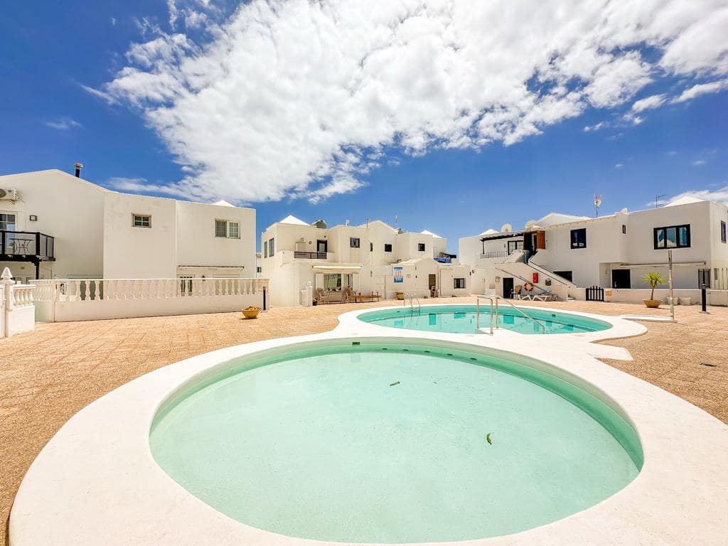 3 soverom Villa til salgs i Puerto del Carmen med svømmebasseng - € 495 000 (Ref: 9815708)