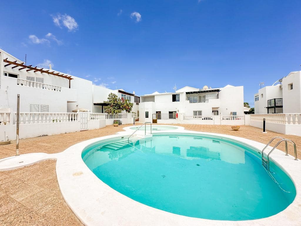 3 soverom Villa til salgs i Puerto del Carmen med svømmebasseng - € 495 000 (Ref: 9815708)