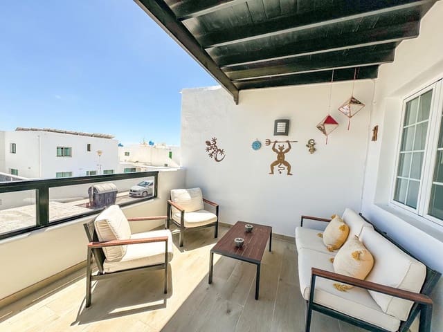 3 soverom Villa til salgs i Puerto del Carmen, Tías med svømmebasseng - € 495 000 (Ref: 9815708)
