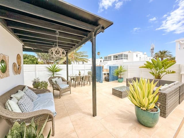 3 soverom Villa til salgs i Puerto del Carmen, Tías med svømmebasseng - € 495 000 (Ref: 9815708)