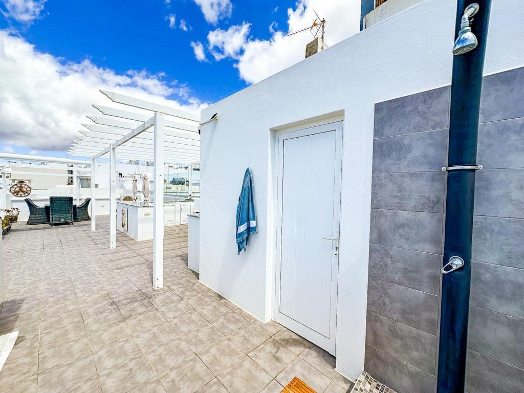 3 bedroom Apartment for sale in Puerto del Carmen - € 450,000 (Ref: 9828819)