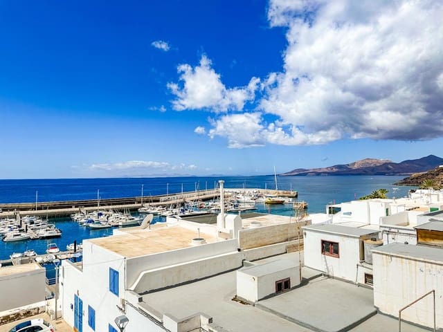 3 bedroom Apartment for sale in Puerto del Carmen, Tías - € 450,000 (Ref: 9828819)