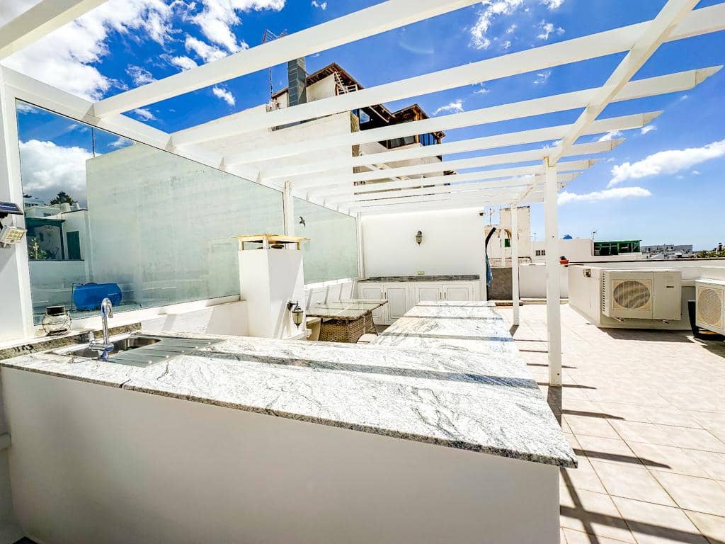3 bedroom Apartment for sale in Puerto del Carmen - € 450,000 (Ref: 9828819)