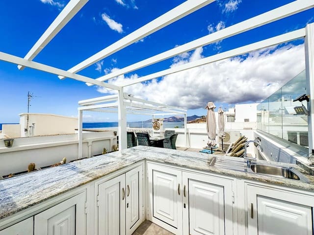 3 bedroom Apartment for sale in Puerto del Carmen, Tías - € 450,000 (Ref: 9828819)