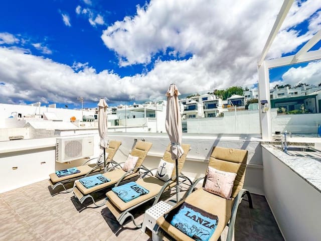 3 bedroom Apartment for sale in Puerto del Carmen, Tías - € 450,000 (Ref: 9828819)