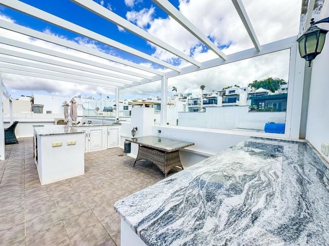 3 bedroom Apartment for sale in Puerto del Carmen, Tías - € 450,000 (Ref: 9828819)