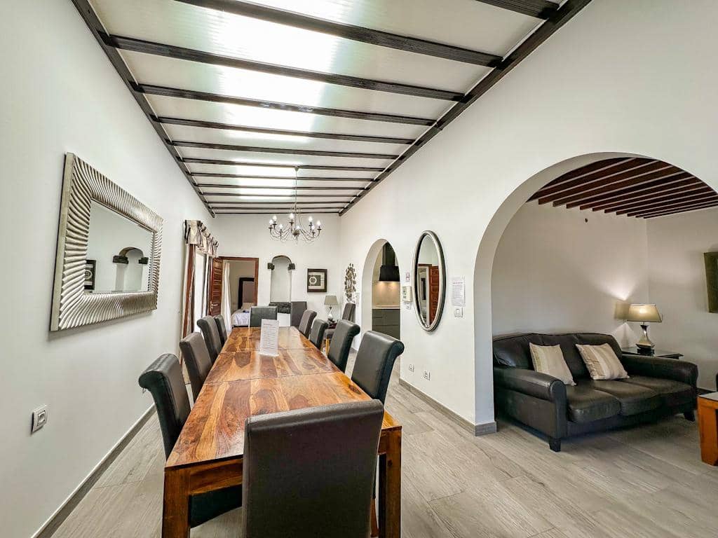 10 bedroom Villa for sale in Puerto del Carmen with pool - € 1,695,000 (Ref: 9842714)