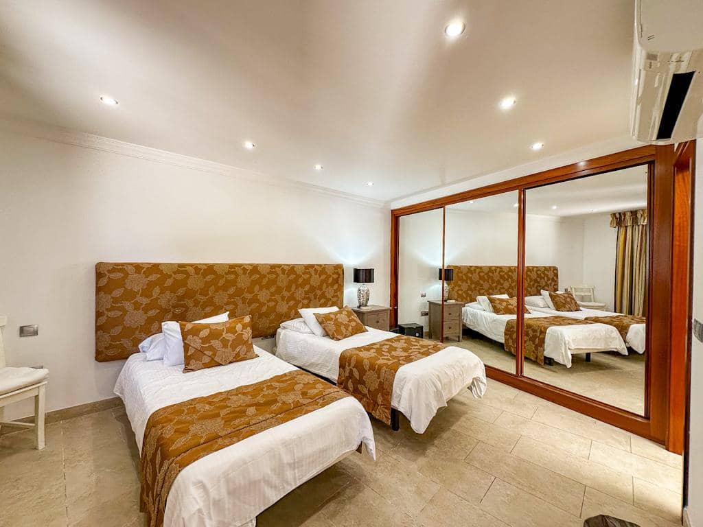 10 bedroom Villa for sale in Puerto del Carmen with pool - € 1,695,000 (Ref: 9842714)