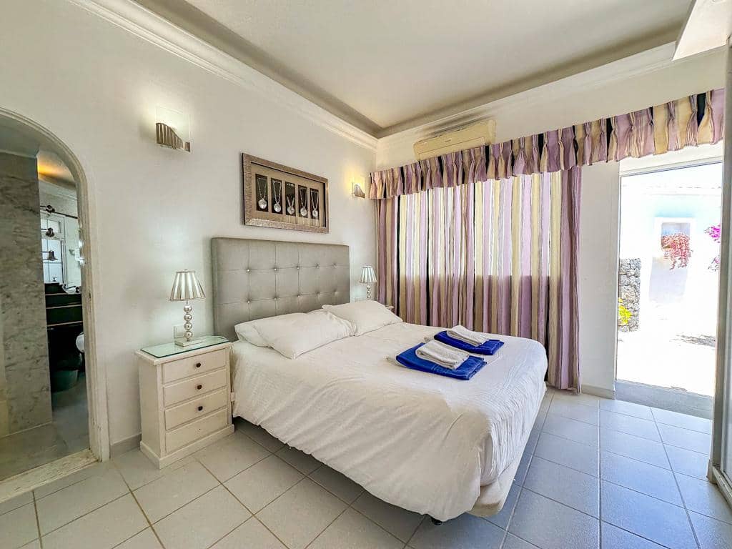 10 bedroom Villa for sale in Puerto del Carmen with pool - € 1,695,000 (Ref: 9842714)