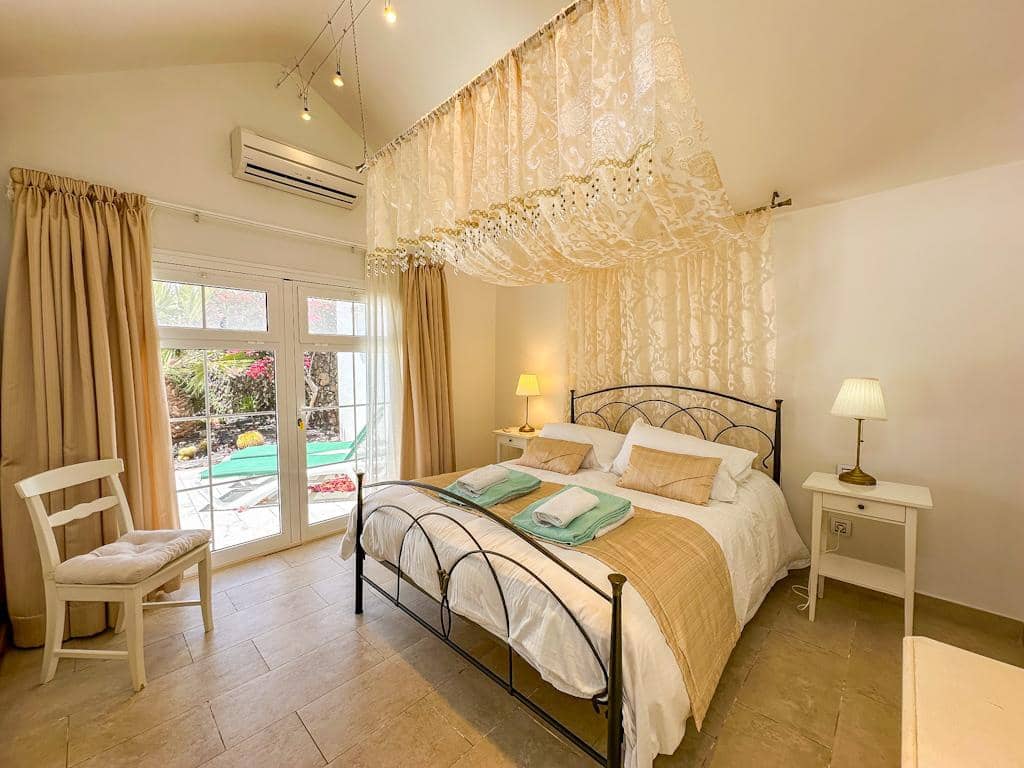 10 bedroom Villa for sale in Puerto del Carmen with pool - € 1,695,000 (Ref: 9842714)