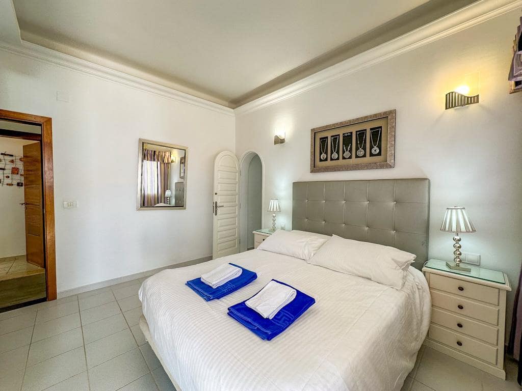10 bedroom Villa for sale in Puerto del Carmen with pool - € 1,695,000 (Ref: 9842714)
