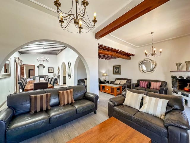 10 chambre Villa/Maison à vendre à Puerto del Carmen, Tías avec piscine - 1 695 000 € (Ref: 9842714)