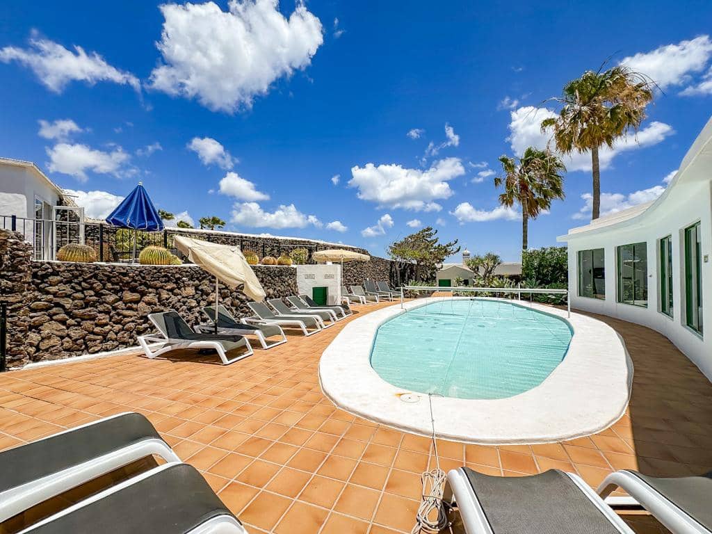 10 bedroom Villa for sale in Puerto del Carmen with pool - € 1,695,000 (Ref: 9842714)
