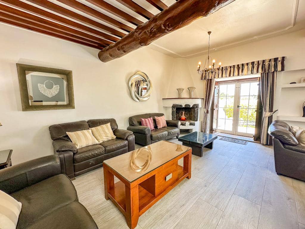 10 bedroom Villa for sale in Puerto del Carmen with pool - € 1,695,000 (Ref: 9842714)