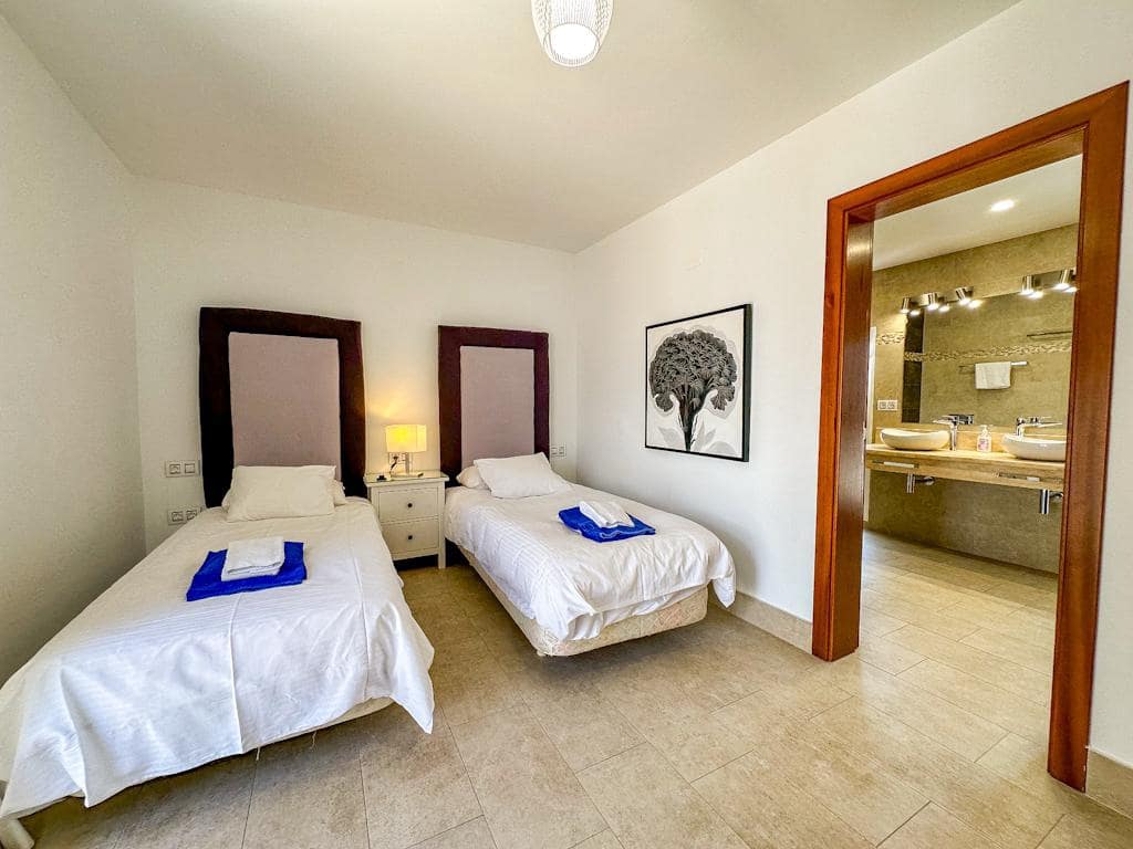 10 bedroom Villa for sale in Puerto del Carmen with pool - € 1,695,000 (Ref: 9842714)