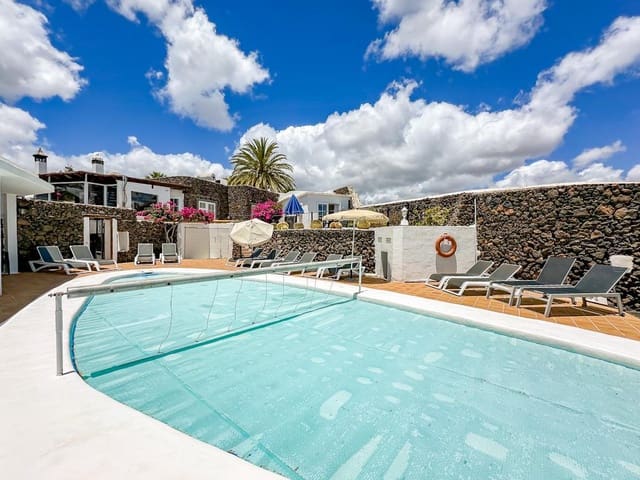 10 chambre Villa/Maison à vendre à Puerto del Carmen, Tías avec piscine - 1 695 000 € (Ref: 9842714)