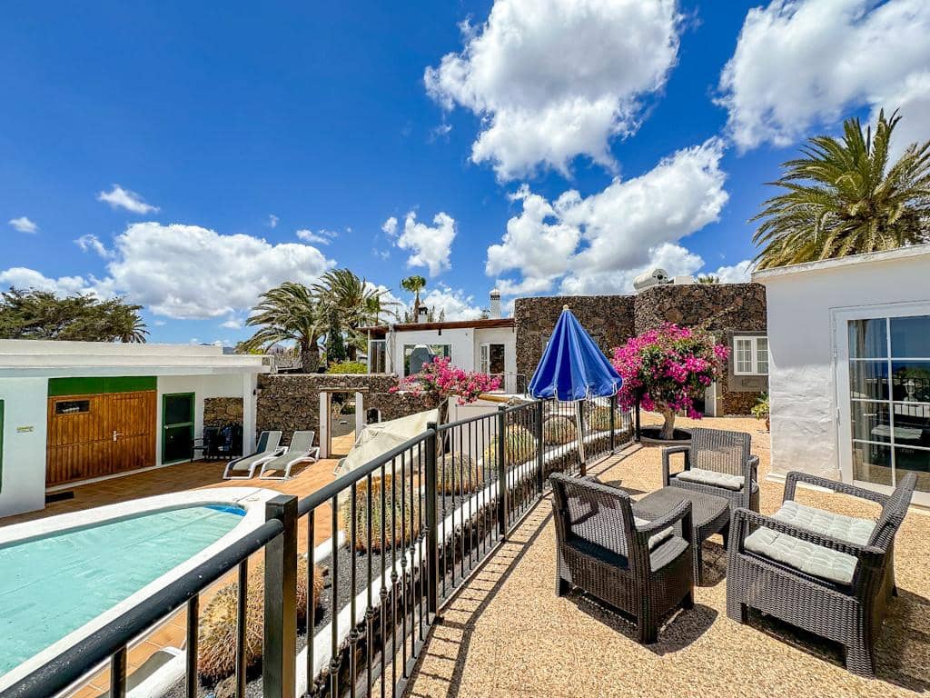 10 bedroom Villa for sale in Puerto del Carmen with pool - € 1,695,000 (Ref: 9842714)