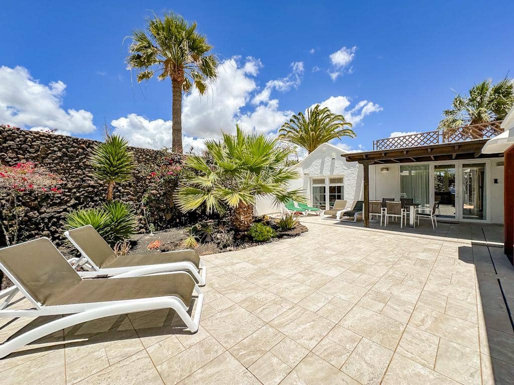 10 bedroom Villa for sale in Puerto del Carmen with pool - € 1,695,000 (Ref: 9842714)