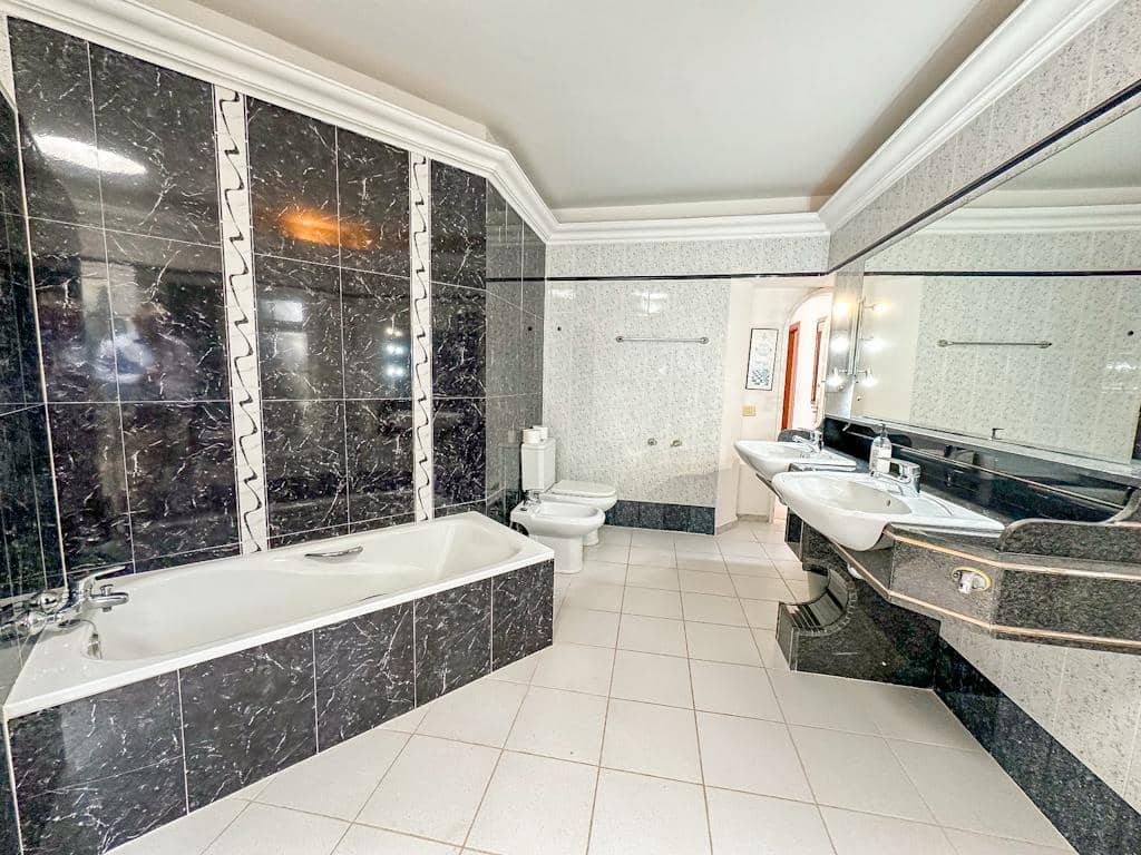 10 bedroom Villa for sale in Puerto del Carmen with pool - € 1,695,000 (Ref: 9842714)