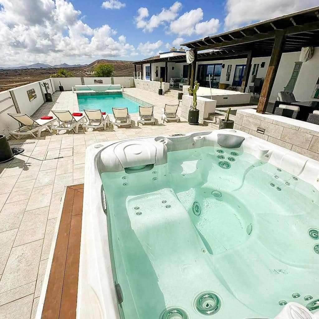 6 soveværelse Villa til salg i Puerto del Carmen med swimmingpool - € 1.150.000 (Ref: 9859663)