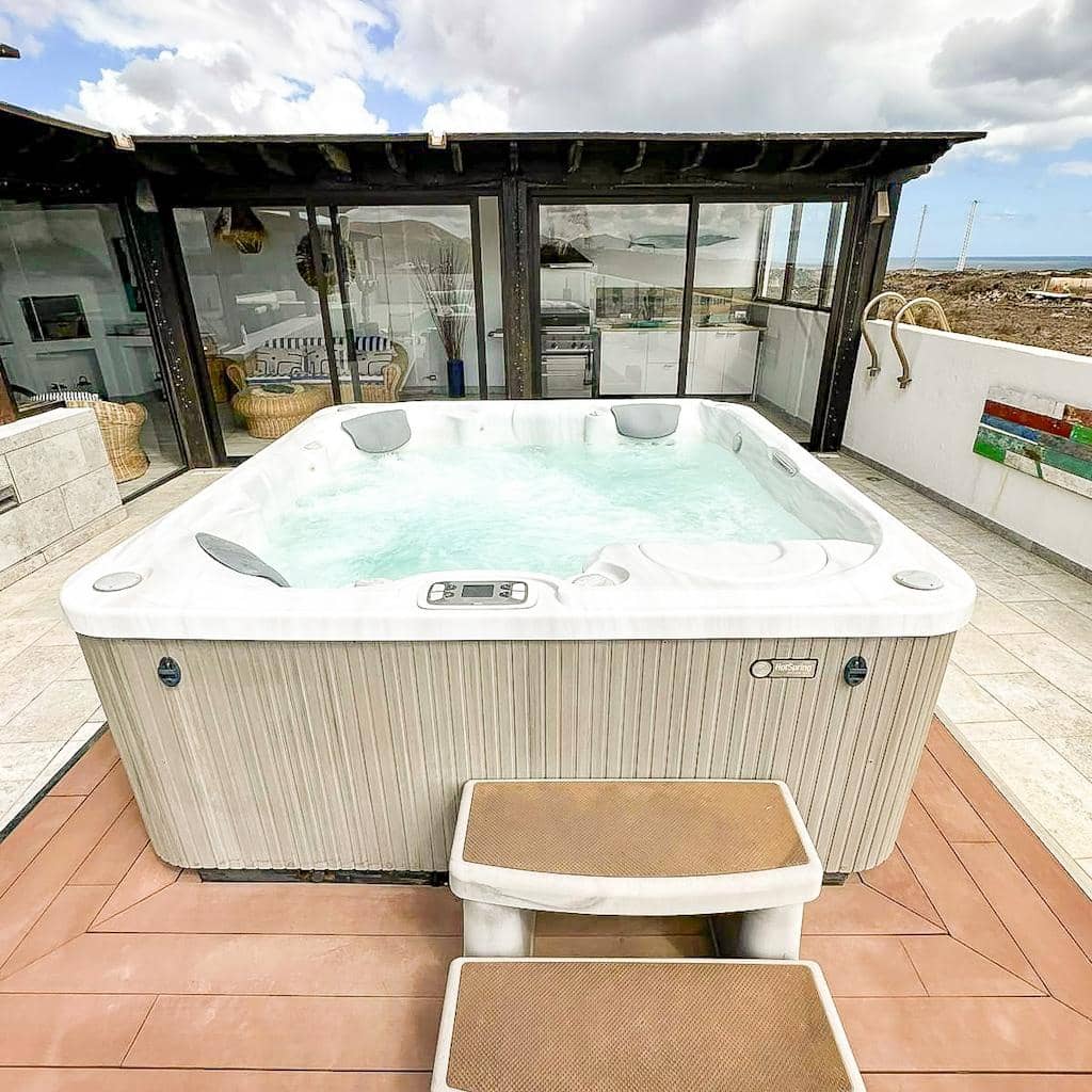 6 soveværelse Villa til salg i Puerto del Carmen med swimmingpool - € 1.150.000 (Ref: 9859663)