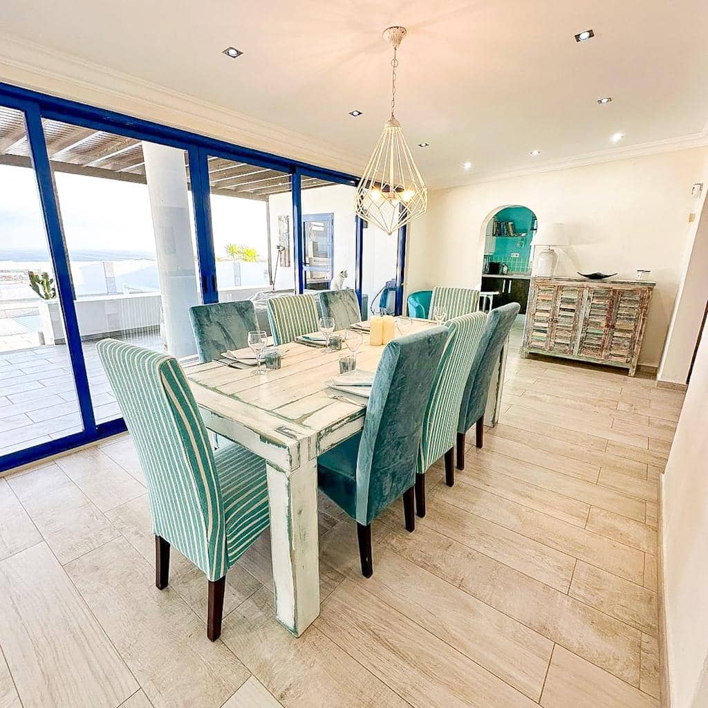 6 soveværelse Villa til salg i Puerto del Carmen med swimmingpool - € 1.150.000 (Ref: 9859663)