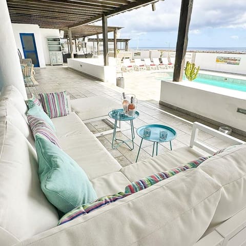 6 soveværelse Villa til salg i Puerto del Carmen, Tías med swimmingpool - € 1.150.000 (Ref: 9859663)