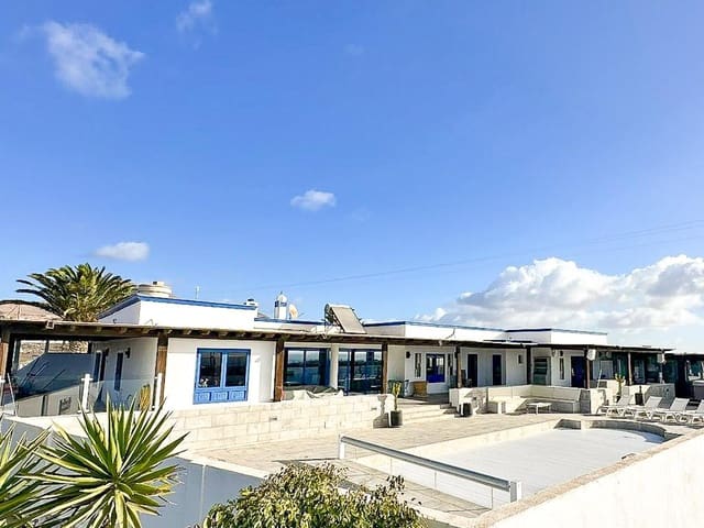 6 soveværelse Villa til salg i Puerto del Carmen, Tías med swimmingpool - € 1.150.000 (Ref: 9859663)
