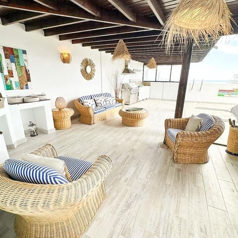 6 soveværelse Villa til salg i Puerto del Carmen, Tías med swimmingpool - € 1.150.000 (Ref: 9859663)