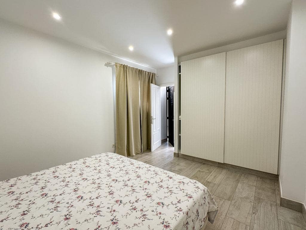 2 bedroom Apartment for sale in Puerto del Carmen with pool - € 295,000 (Ref: 9864972)