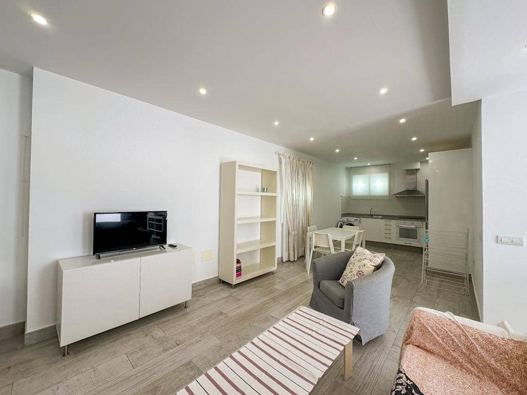 2 bedroom Apartment for sale in Puerto del Carmen with pool - € 295,000 (Ref: 9864972)