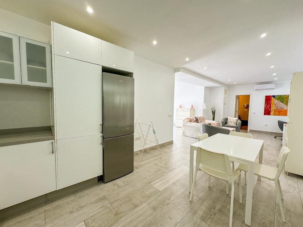 2 bedroom Apartment for sale in Puerto del Carmen with pool - € 295,000 (Ref: 9864972)