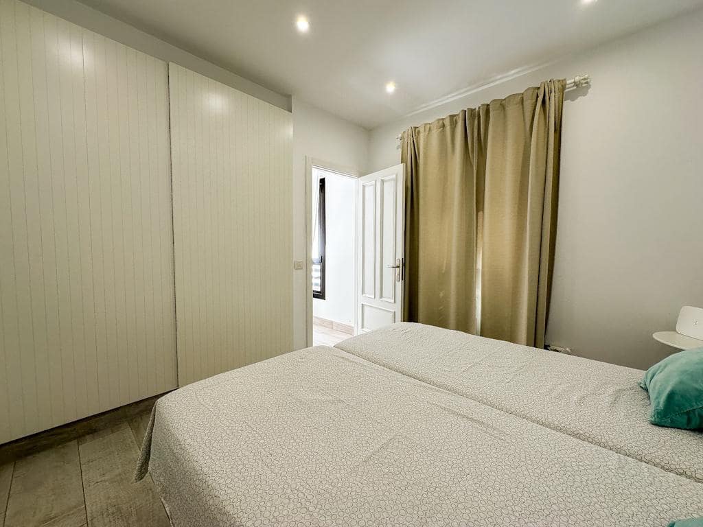 2 bedroom Apartment for sale in Puerto del Carmen with pool - € 295,000 (Ref: 9864972)