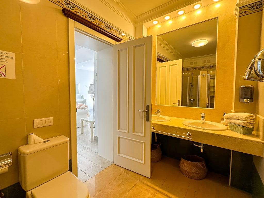 2 bedroom Apartment for sale in Puerto del Carmen with pool - € 295,000 (Ref: 9864972)