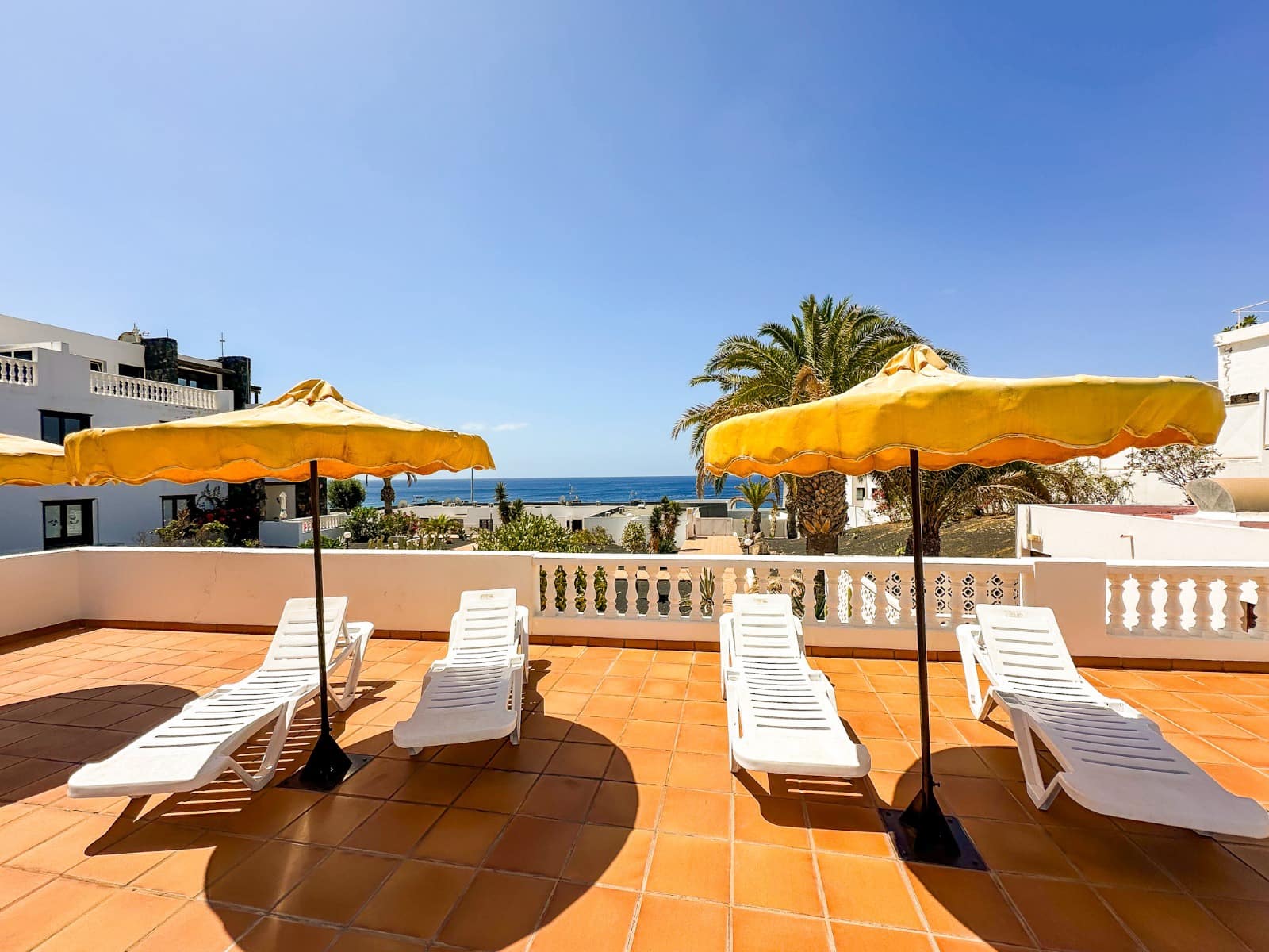 2 bedroom Apartment for sale in Puerto del Carmen with pool - € 295,000 (Ref: 9864972)