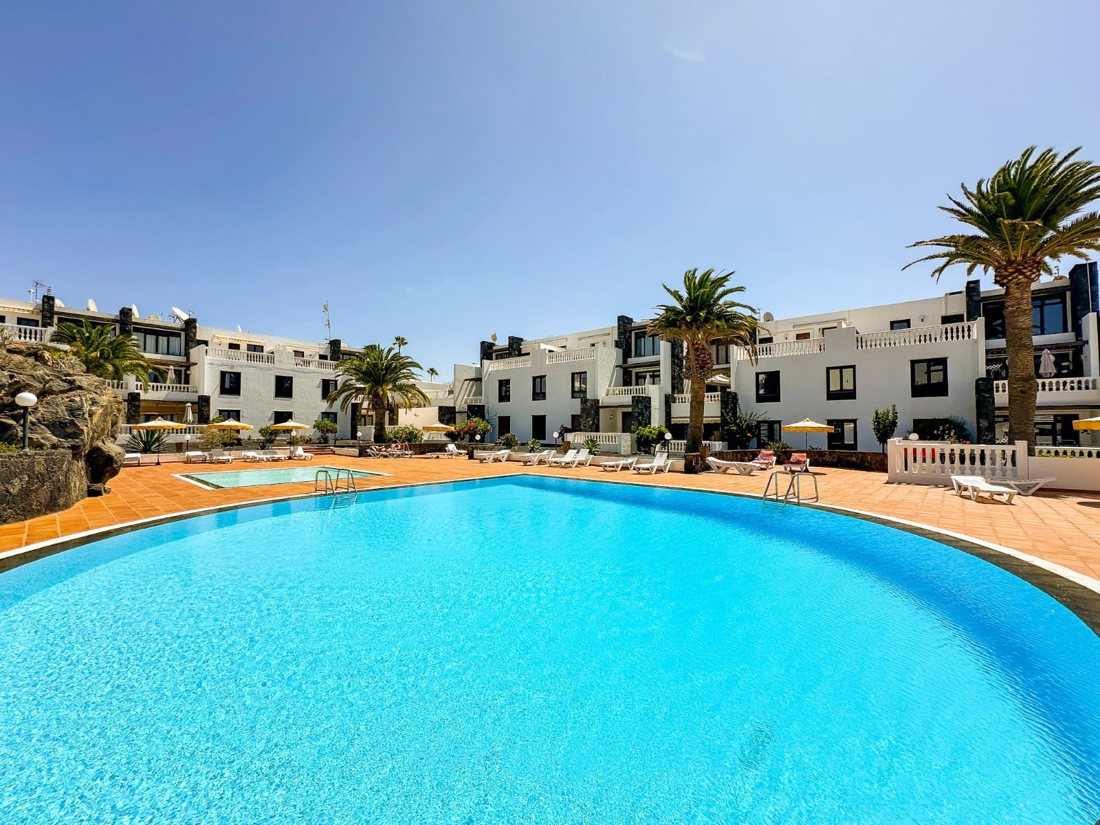 2 bedroom Apartment for sale in Puerto del Carmen with pool - € 295,000 (Ref: 9864972)
