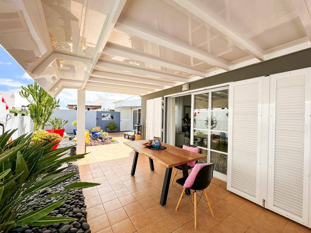 3 bedroom Villa for sale in Costa Teguise - € 530,000 (Ref: 9928979)