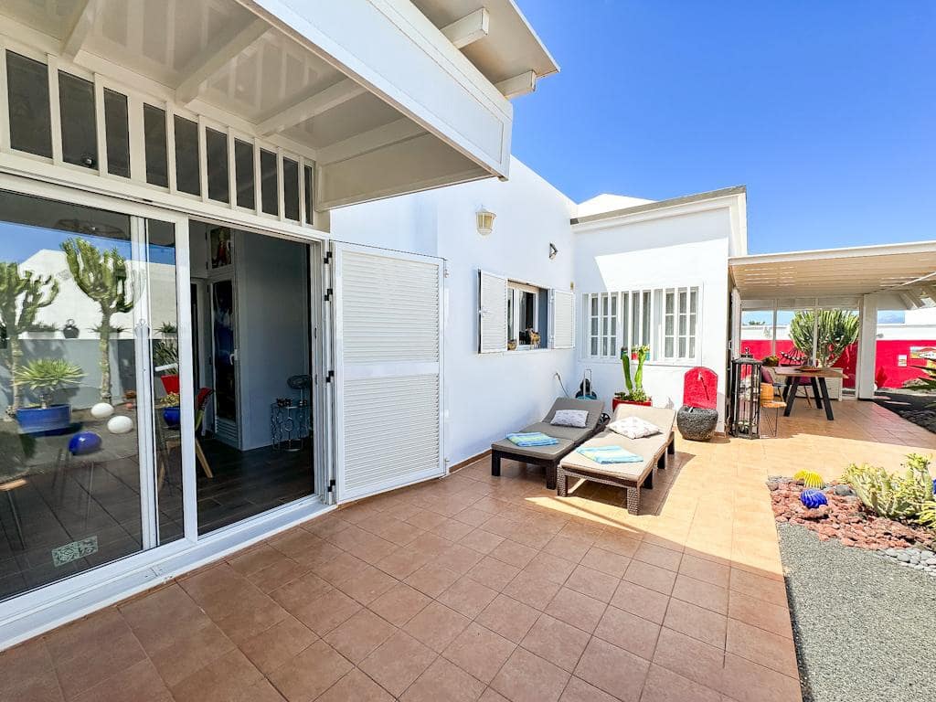 3 bedroom Villa for sale in Costa Teguise - € 530,000 (Ref: 9928979)