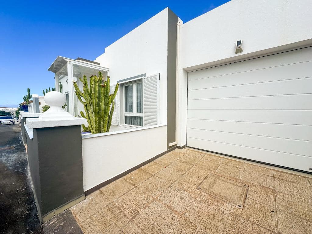 3 bedroom Villa for sale in Costa Teguise - € 530,000 (Ref: 9928979)