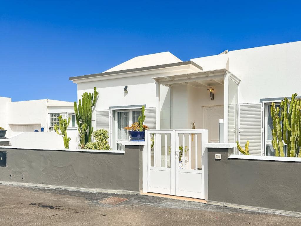3 bedroom Villa for sale in Costa Teguise - € 530,000 (Ref: 9928979)