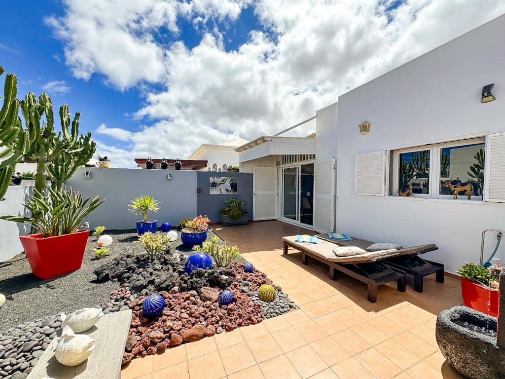 3 bedroom Villa for sale in Costa Teguise - € 530,000 (Ref: 9928979)